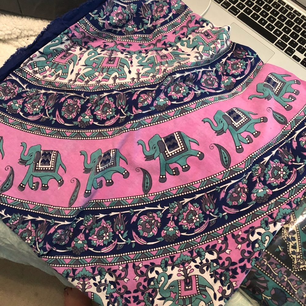 Large Tapestry - Picture 2 of 2